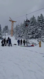 Uludağ'da telesiyej arızalandı; tatilciler metrelerce yükseklikte mahsur kaldı / Ek fotoğraflar