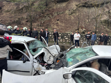 Burdur'da iki otomobil kafa kafaya çarpıştı; 6 ölü, 6 yaralı/ Ek fotoğraf