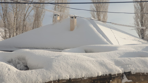 Van'da kar yağışı nedeniyle 53 yerleşim yeri ulaşıma kapandı