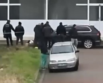 Müteahhit, tadilat yaptırdığı inşaat ustasını tabancayla yaraladı