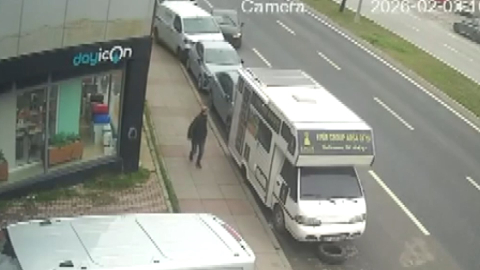 İstanbul- Avcılar'da alkollü sürücünün 4 araca çarptığı kaza kamerada