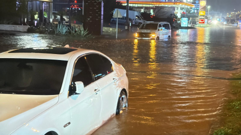 Bodrum’da sağanak yaşamı olumsuz etkiledi; yollar trafiğe kapandı