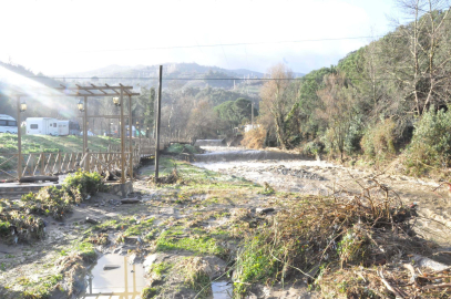 Salihli'de sağanak sonrası köprü yıkıldı, yollar kapandı / Ek fotoğraflar