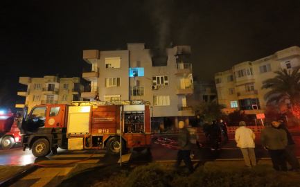 Mersin'de ev yangını; 2 kişi dumandan etkilendi