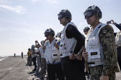 Witkoff, Umman Denizi’ndeki ABD uçak gemisini ziyaret etti
