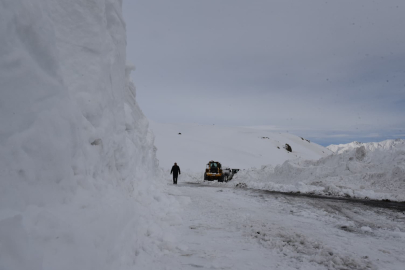 Hakkari'de 143 yerleşim yeri yolu ulaşıma açıldı