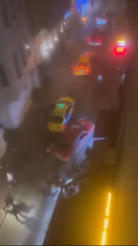 İstanbul- Beyoğlu'nda aracını kavga ettiği grubun üzerine sürdü; kaldırımdakiler ezilmekten son anda kurtuldu