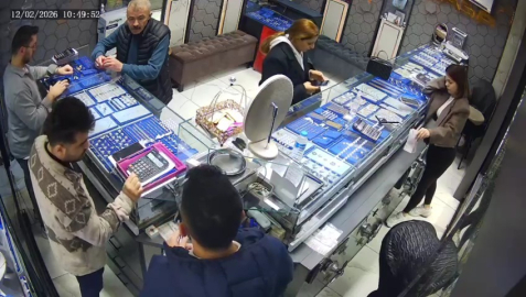 Sahte altın zinciri bozdurmak istedi o anlar kameralara yansıdı