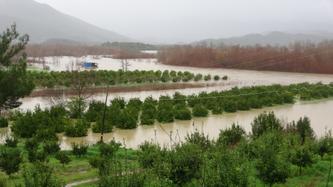 Antalya'yı sağanak vurdu; 7 ilçede okullar tatil edildi / Ek fotoğraflar