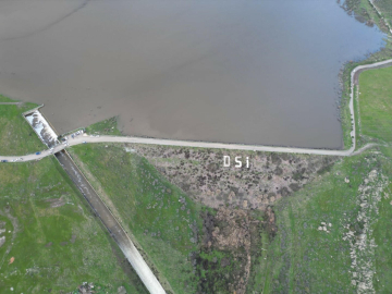 Manisa'da Bağyolu Barajı taştı, vatandaşlar su salımını izlemeye koştu / Ek fotoğraflar