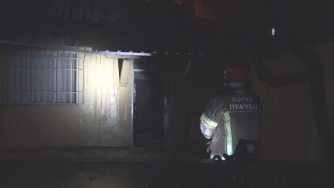 Bursa'da tek katlı evde çıkan yangın söndürüldü