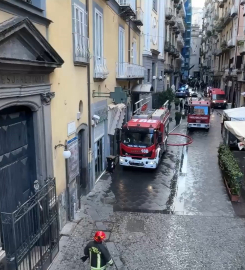 İtalya'da yangın: Tarihi tiyatro hasar gördü