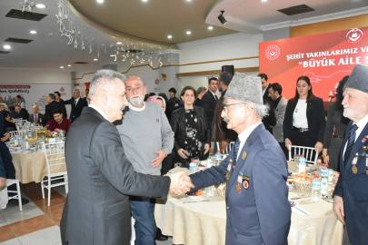 İzmir’de Vali Elban ilk iftarı şehit yakınları ve gazilerle yaptı