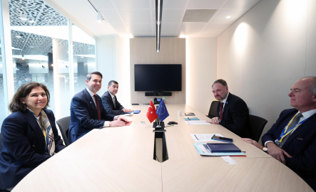 Bakan Bayraktar, Avrupa Komisyonu Enerji Komiseri Jorgensen ile bir araya geldi