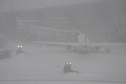 ABD'de yoğun kar yağışı nedeniyle 5 binden fazla uçuş iptal edildi