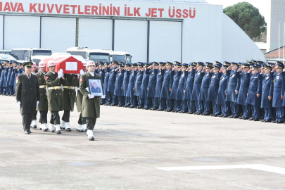 Balıkesir'de kaza kırıma uğrayan F-16 uçağının enkazı kaldırılıyor (4)