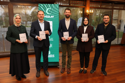 İstanbul - Yeşilay'ın 'Bağımsızlık Mektupları' kitabı tanıtıldı: Karanlığın içinde ışık arayan insanmışım