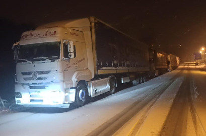 Ilgar Dağı geçidi ulaşıma kapandı, TIR'lar yolda bekliyor