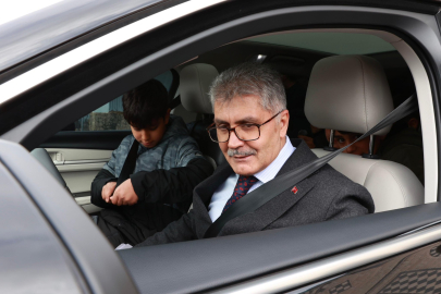 Bingöl Valisi Çelik, Togg makam aracıyla çocukları gezdirdi