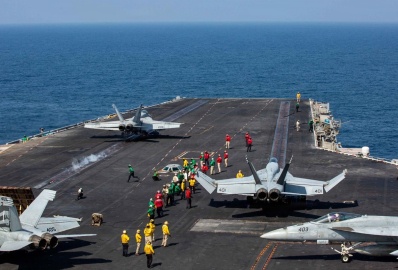 ABD: USS Abraham Lincoln uçak gemisi vurulmadı