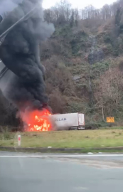 Rize’de Karadeniz Sahil Yolu’nda TIR alev aldı