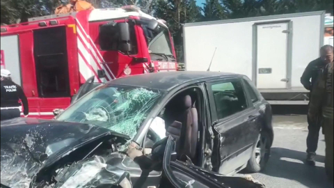 İstanbul - Arnavutköy’de otomobille ticari araç kafa kafaya çarpıştı: 1 ölü 2 yaralı - 3 / Ek bilgiyle