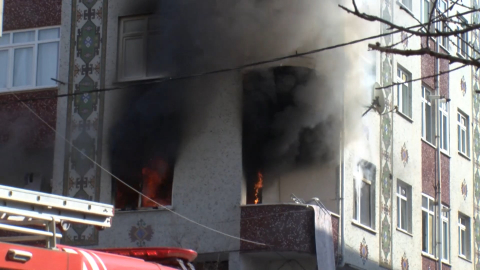 İstanbul- Ataşehir'de madde bağımlısı kendi evini ateşe verdi