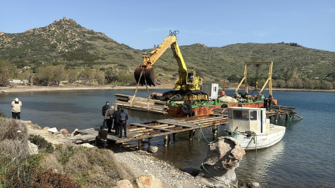 Bodrum'da kaçak iskeleler yıkıldı, karavanlar için tahliye başladı
