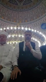 Bakan Çiftçi, teravih namazı sonrası Kur'an-ı Kerim okudu