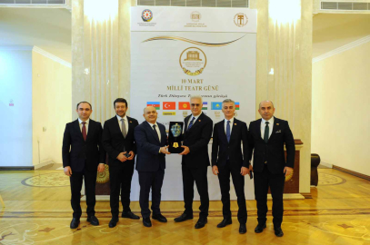 Devlet Tiyatroları Genel Müdürü Karadağlı, Azerbaycan'da ‘Sanatkar Madalyonu’ ödülünü aldı