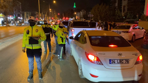 Bursa'da trafik denetlemesinde 25 sürücüye 448 bin TL  ceza