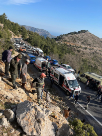 Mersin'de işçi servisi, uçurumdan yuvarlandı; 3 ölü, 11 yaralı