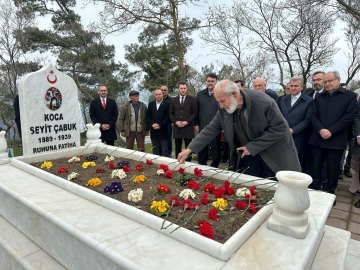 Seyit Onbaşı, mezarı başında anıldı