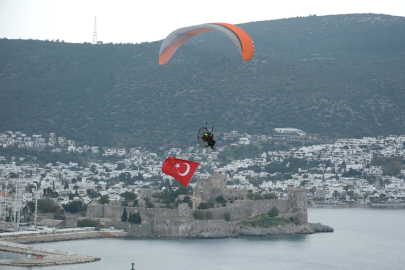 Bodrum semalarında ay yıldızlı 18 Mart anması