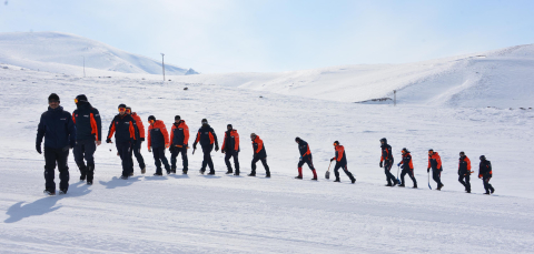Arama kurtarma teknisyenlerine 'life beep' cihazıyla arama-kurtarma eğitimi