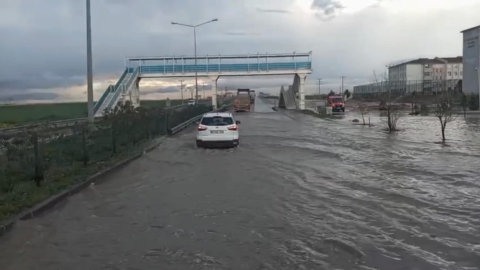 Nusaybin'de sağanak; İpekyolu suyla doldu