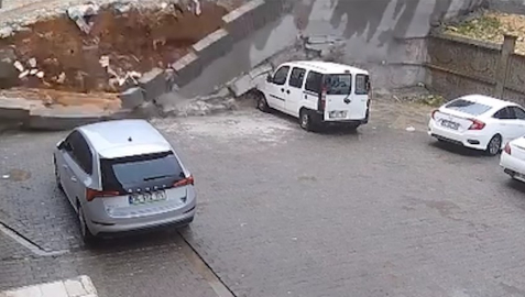 Şanlıurfa’da sağanak nedeniyle cadde ve sokaklar göle döndü (2)