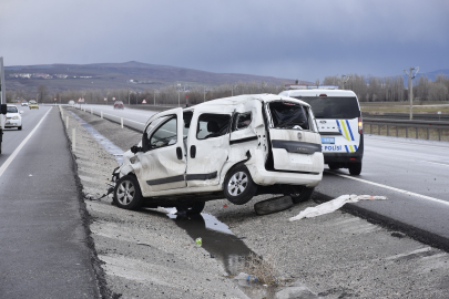TIR'a çarpan hafif ticari aracın sürücüsü ağır yaralandı