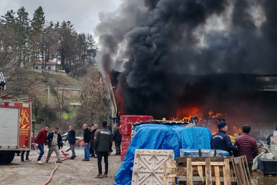 Yangın çıkan depoda zarar oluştu