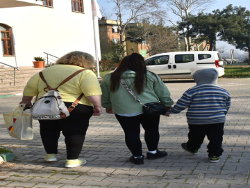 Harabe evde bulunan Nazar’ın, 7 yıl sonra ‘anne’ dediği Rebecca’nın oğlu olduğu DNA testiyle kesinleşti