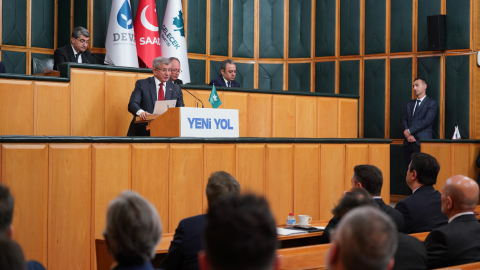 Davutoğlu: Türkiye'nin doğru yaptığı şeyler var