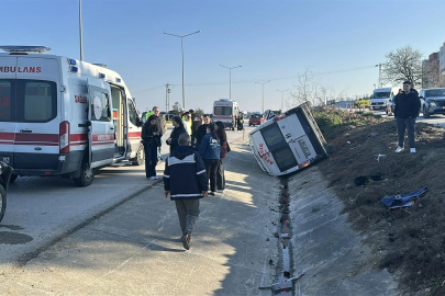 Yolcu minibüsüyle otomobil çarpıştı: 8 yaralı