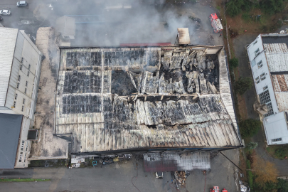 Trabzon’da yanan fındık fabrikasında hasar görüntülendi