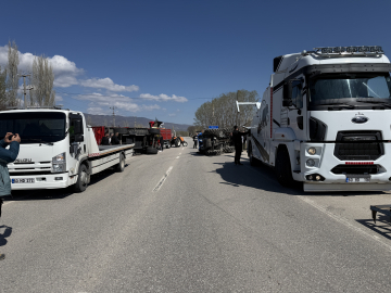 Tokat’ta gübre yüklü traktör devrildi, yol trafiğe kapandı