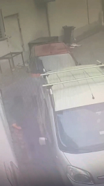 Bursa'da araçlardan eşya çalan hırsız yakalandı; o anlar kamerada