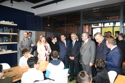 Bakan Uraloğlu: Kalkınma Yolu bittiği zaman, ülkemize 10 yıllık periyotta 55 milyar dolarlık katkısı olacak (2)