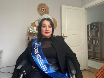 Annesinden böbrek nakli yapıldı, eğitimle hayata sarıldı