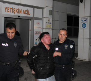 Annesinin, erkek arkadaşını bıçakladı; ikinci kez saldırı anı kamerada