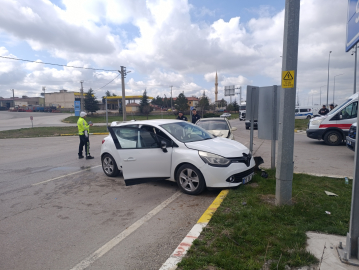 Sivas'ta otomobiller çarpıştı: 4 yaralı