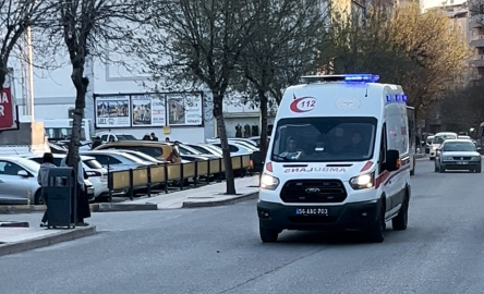 Budama yaparken kolu kesildi, ambulansta kalp krizi geçirdi